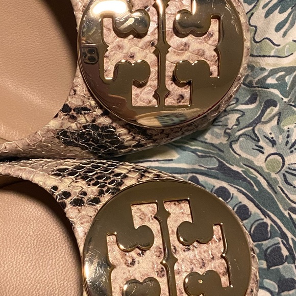 Tory Burch Shoes - Extra photos of Tory Burch Revas!